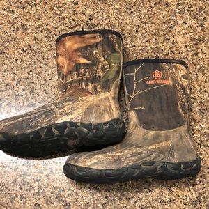 Magellan youth size 6 hunting boots